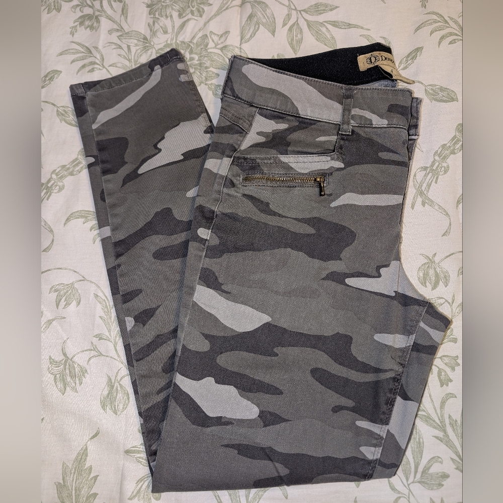 Women's Democracy AB Technology Skinny Camo Pants